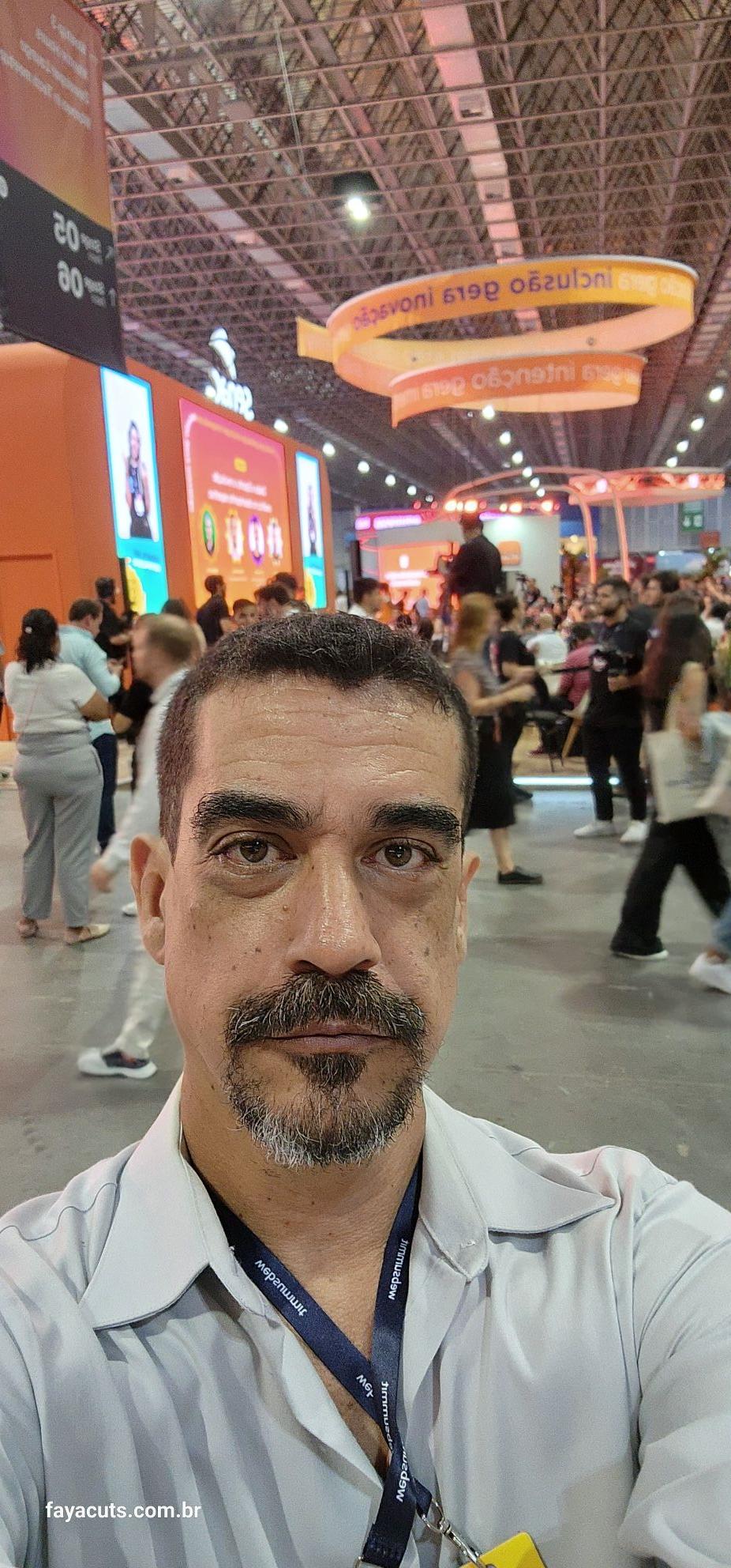 Retrato de Ricardo Faya em treinamento presencial